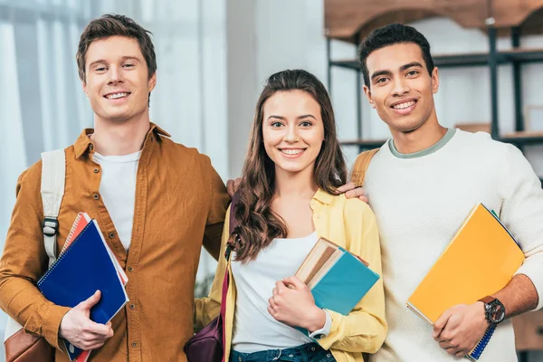 Costos adicionales que enfrentan los estudiantes de Arquitectura en la Pontificia Universidad Católica de Chile